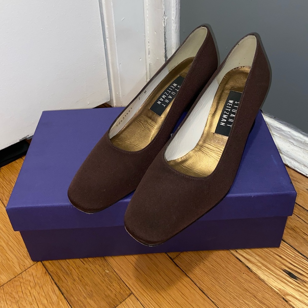 Stuart Weitzman dark brown kitten heel